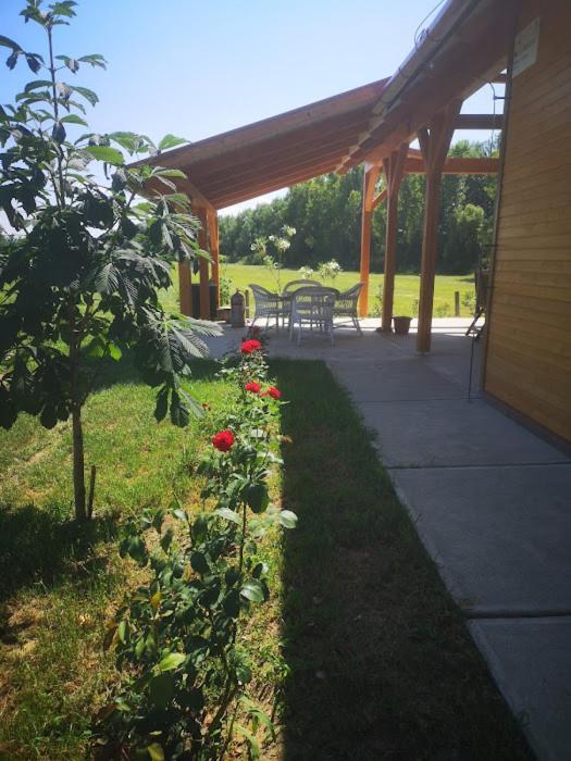 Tómajor Vendégházak Tiszaeszlar Esterno foto
