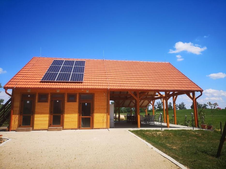 Tómajor Vendégházak Tiszaeszlar Esterno foto