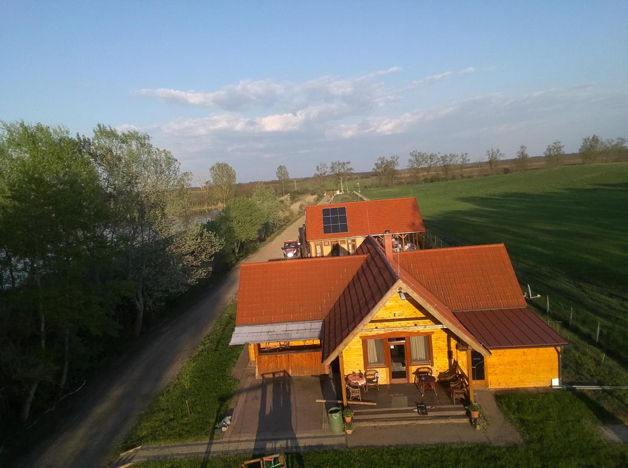 Tómajor Vendégházak Tiszaeszlar Esterno foto