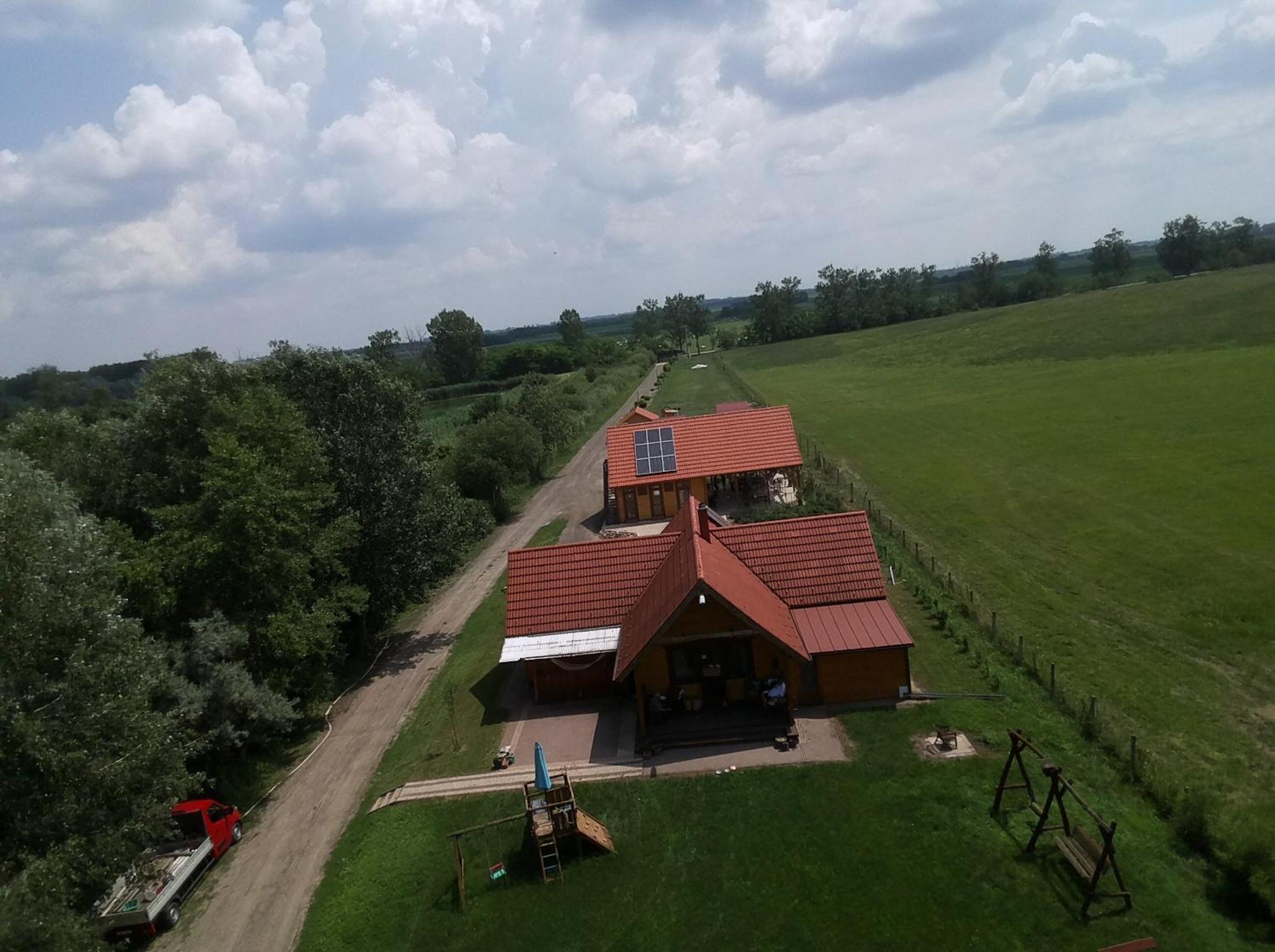 Tómajor Vendégházak Tiszaeszlar Esterno foto
