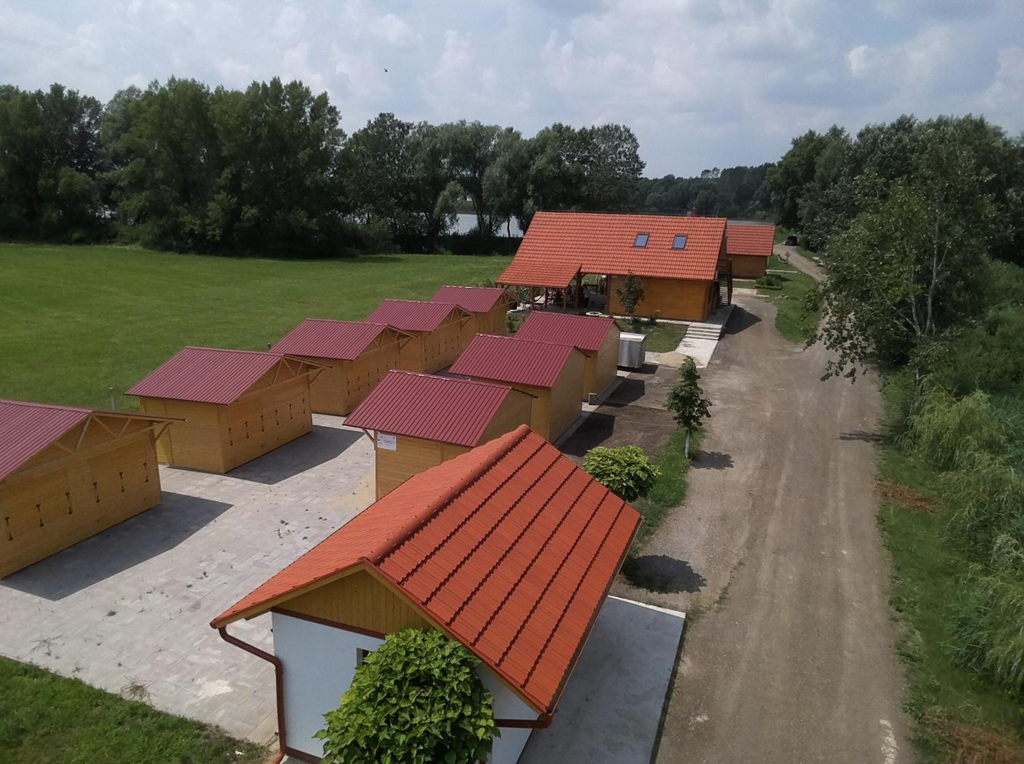 Tómajor Vendégházak Tiszaeszlar Esterno foto
