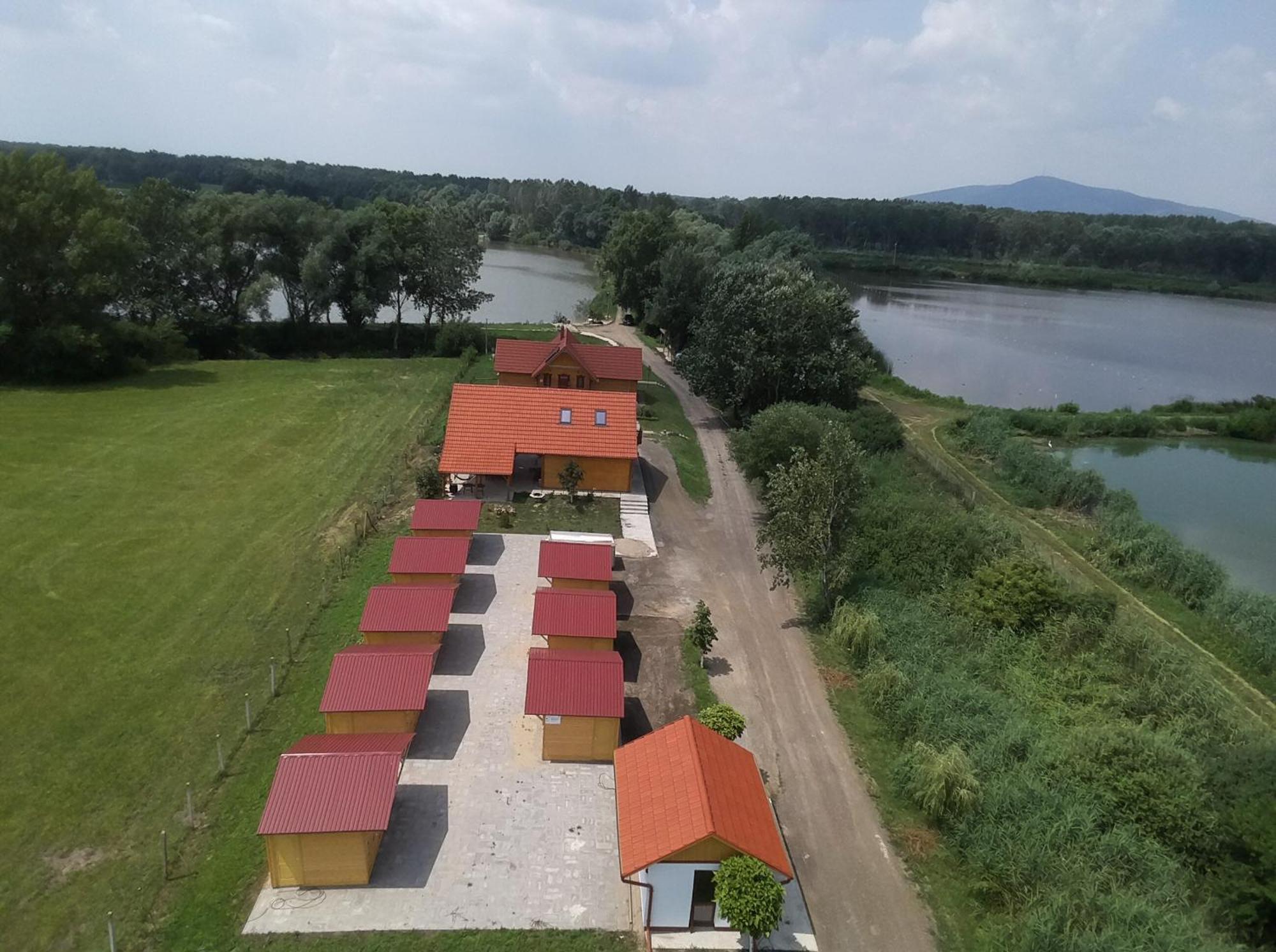 Tómajor Vendégházak Tiszaeszlar Esterno foto